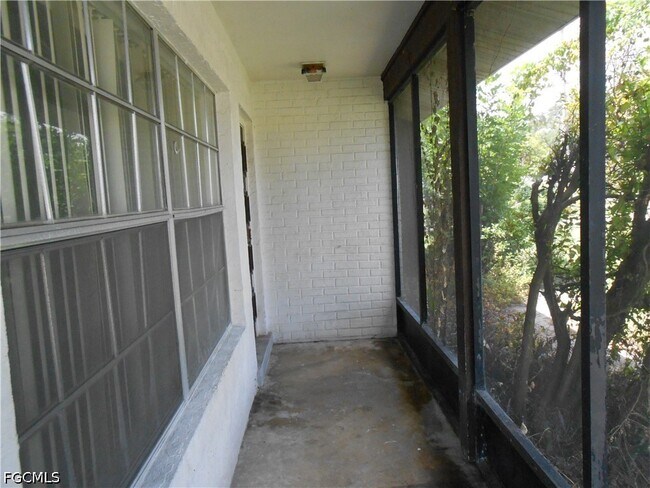 Foto del edificio - 404 Joel Blvd