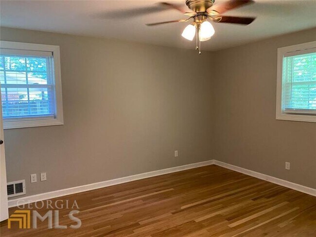 Building Photo - 2402 Rhineland Ct NE