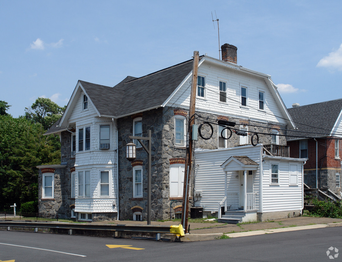 Building Photo - 17 Newton Ave