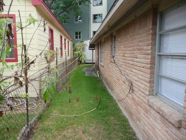 Building Photo - 3712 Averill St