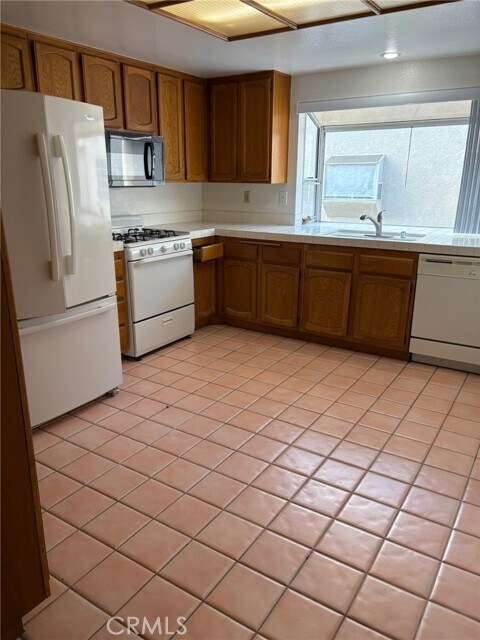 Foto del edificio - 2300 Maple Ave