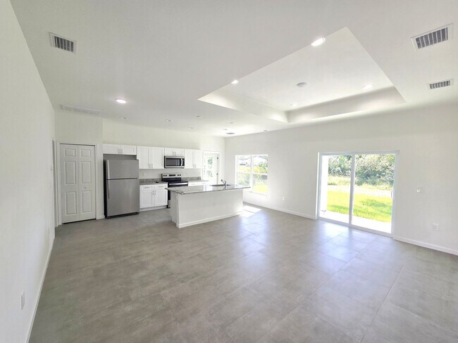 Photo - Large 3 Bedroom, 2 Bath + Den House