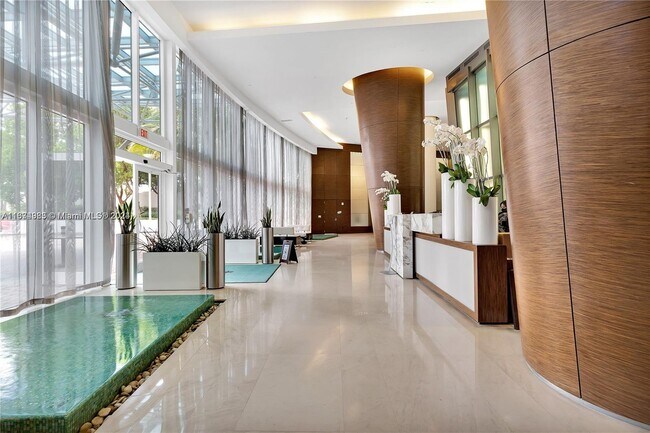 Building Photo - 18201 Collins Ave