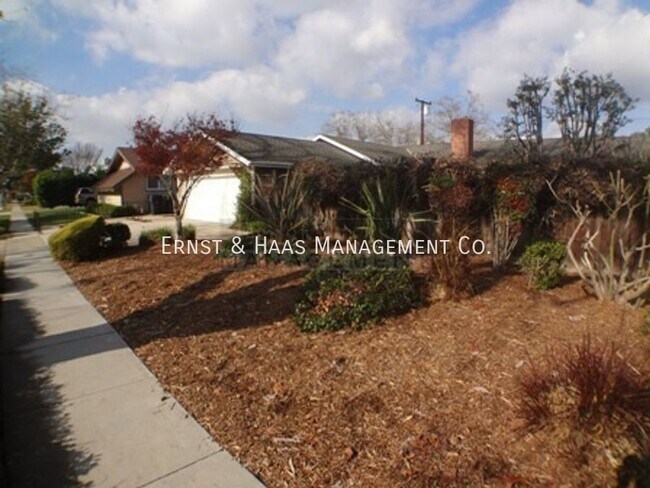 Foto del edificio - Beautiful Rossmoor Home with Spa!