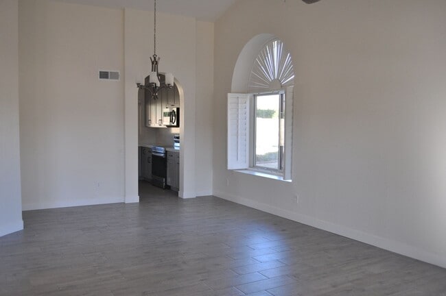 Foto del edificio - 10795 N 109th St