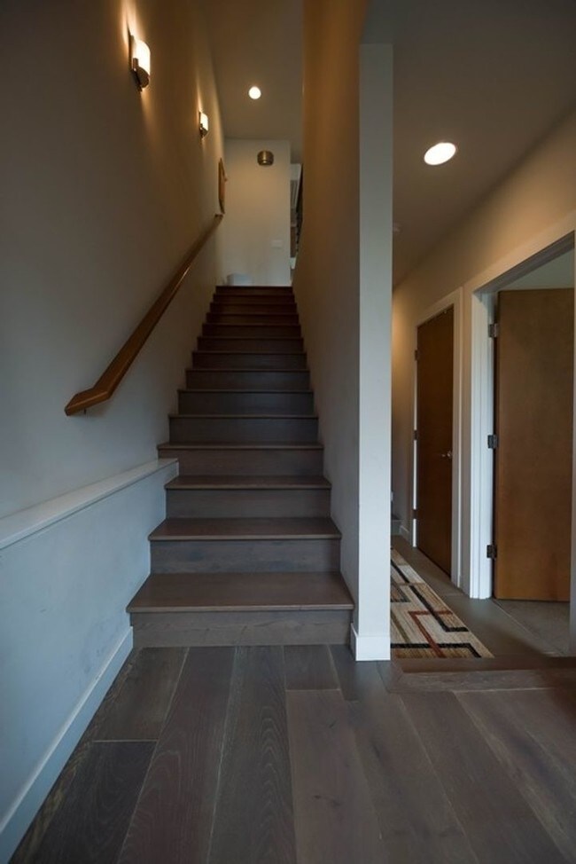 Foto del edificio - Fantastic 3 Bedroom Townhome w/Attached Garage and A/C in Seattle!!