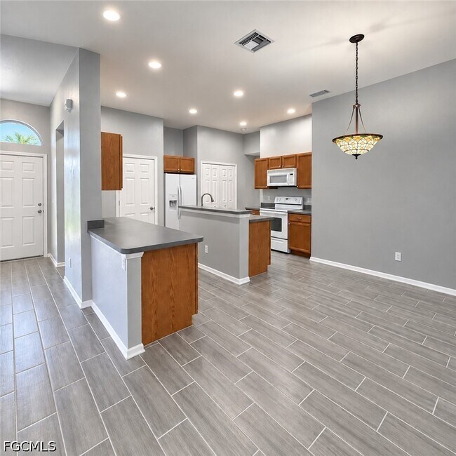 Foto del edificio - 4914 SW 27th Ave