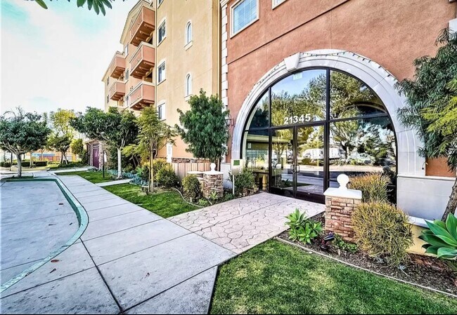 ¡Un dormitorio más sala de estar! - 21345 Hawthorne Blvd