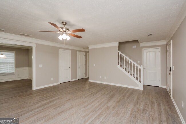 Building Photo - 155 Shadowbrook Dr