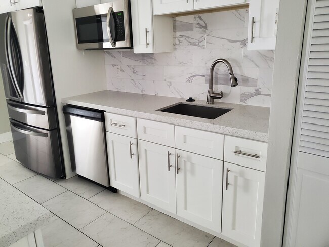 Foto del edificio - 4930 NW 85th Ter