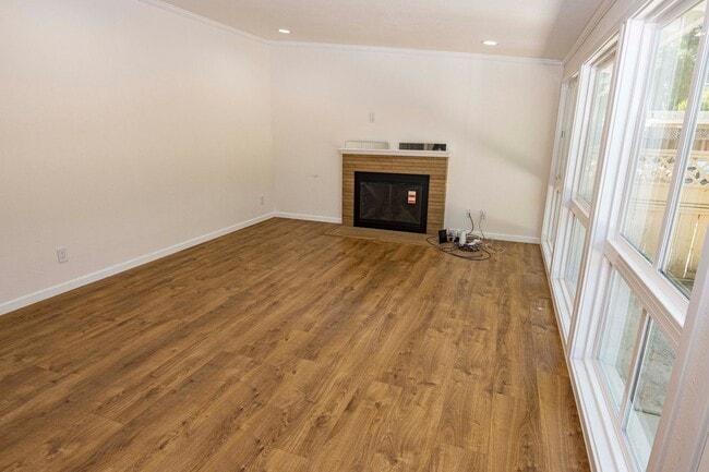 Foto del edificio - Beautifully updated 3/2 home in desirable Pomderosa Park- Sunnyvale