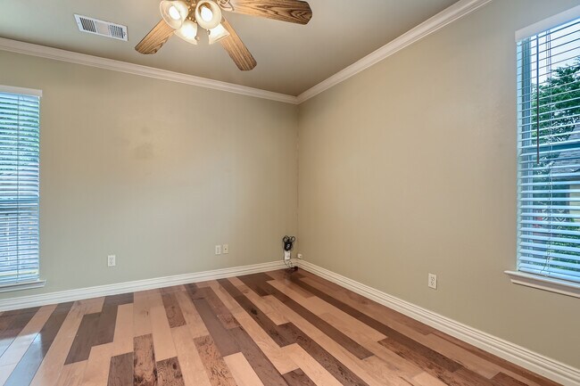 Foto del edificio - 2113 Thrasher Ln