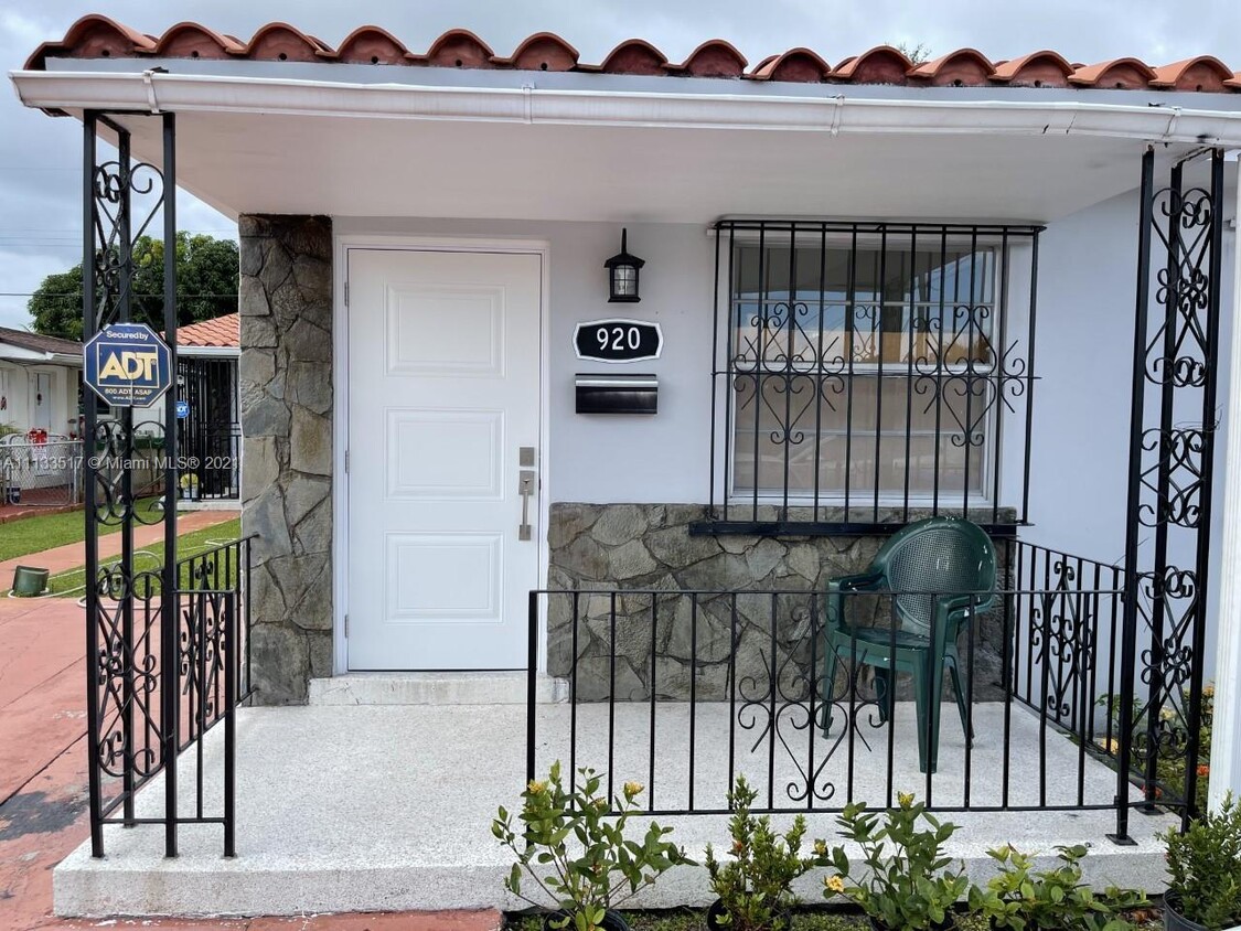 Primary Photo - 920 NW 34th Ave