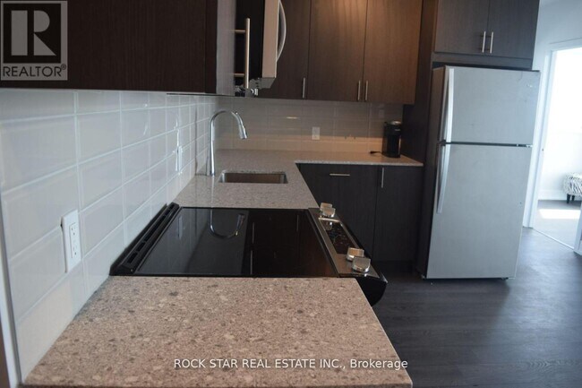 Photo du bâtiment - 2550 Simcoe St N