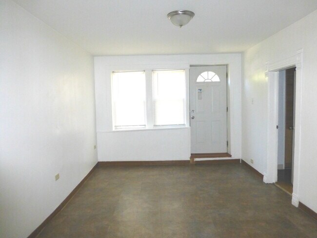 Building Photo - 2503 N Fairfield Ave