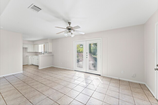 Foto del edificio - 3427 Dovie Dr