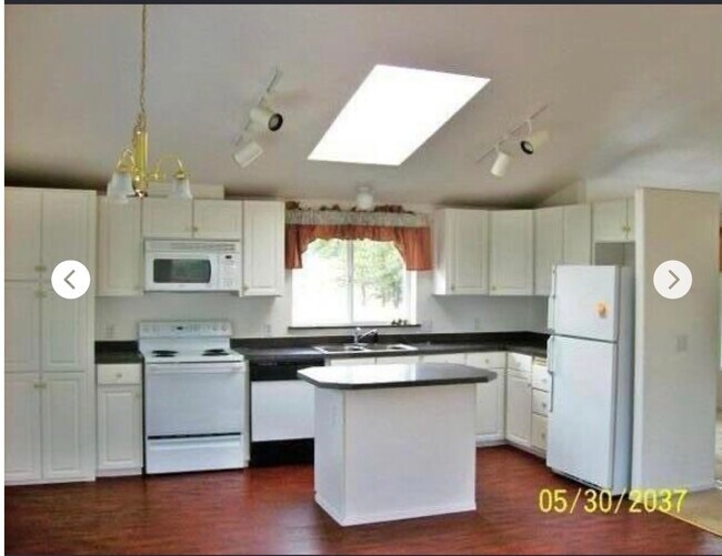 Foto del edificio - 8205 N Prairie Crest Rd