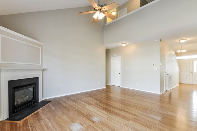 Foto del edificio - 3009 Satinwood Dr