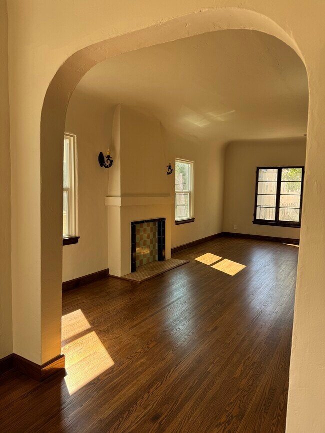 Foto del edificio - 458 N Genesee Ave