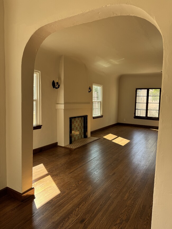 Building Photo - 458 N Genesee Ave