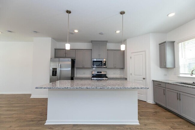 Building Photo - 1565 Brantin Dr