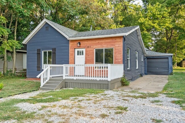 Building Photo - Modern 2 Bed | 1 Bath Home