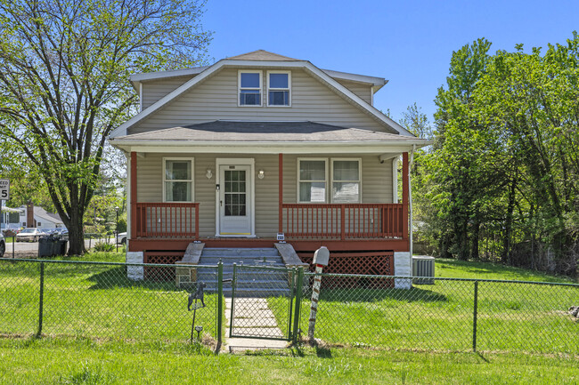Building Photo - 3901 Coolidge Ave