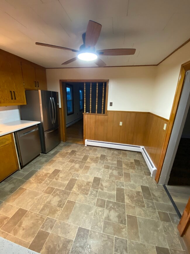 Building Photo - 99 Lyons St