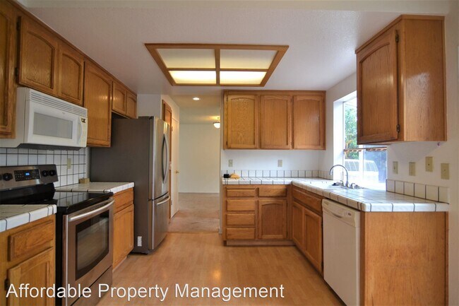 Building Photo - 3 br, 2.5 bath House - 34198 Tony Terrace