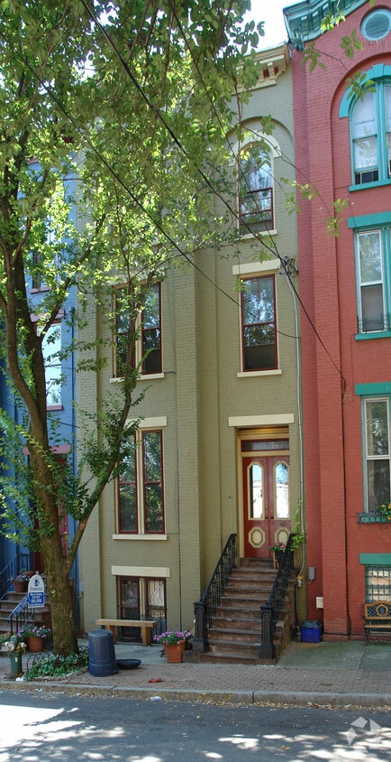 Primary Photo - 60 Elm St