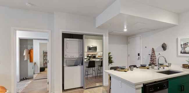 Foto del edificio - 1665 N Virginia St