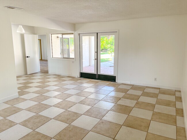 Building Photo - 4077 Lively St