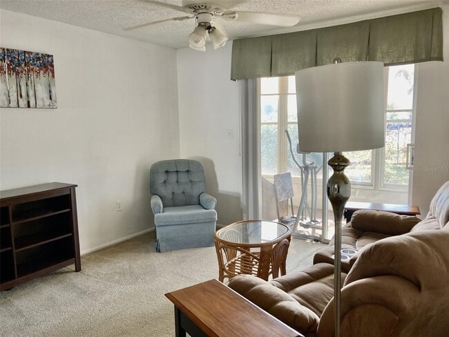 Foto del edificio - 304 47th Ave Dr W