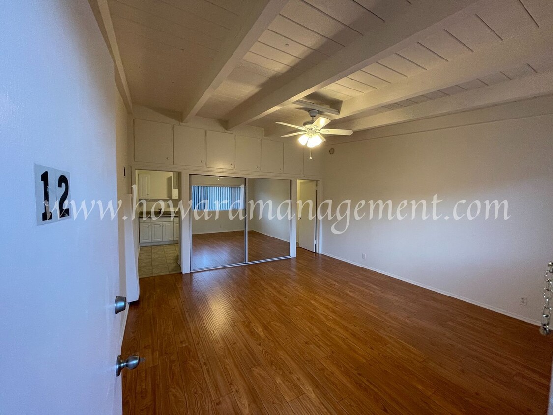 Foto principal - 1002 S Barrington Ave