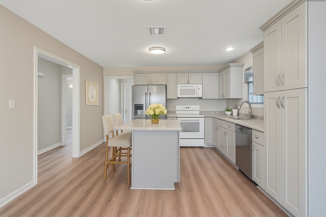 Building Photo - 109 Center Cir