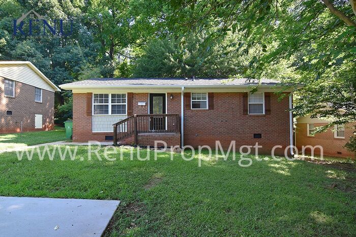 1933 Longleaf Dr, Charlotte, NC 28210