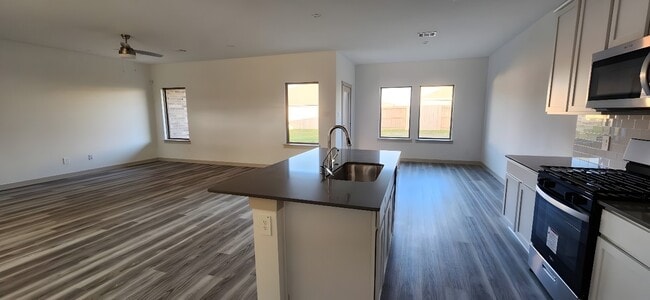 Foto del edificio - 3711 Jayci Lk Trce