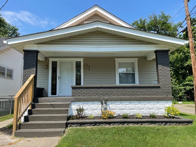 Building Photo - 608 S 39th St