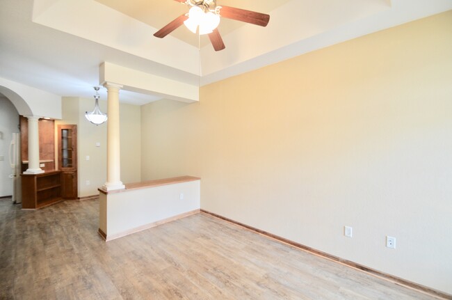 Building Photo - 27 5th St