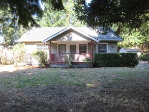 Building Photo - 725 Ratcliff Dr SE