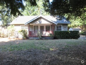 Building Photo - 725 Ratcliff Dr SE