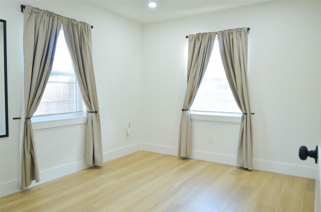 Foto del edificio - 3011 Columbia St