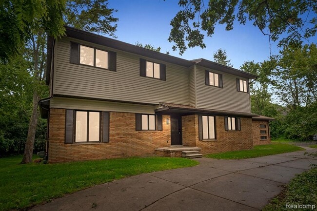 Building Photo - 4866 Walnut Lake Rd