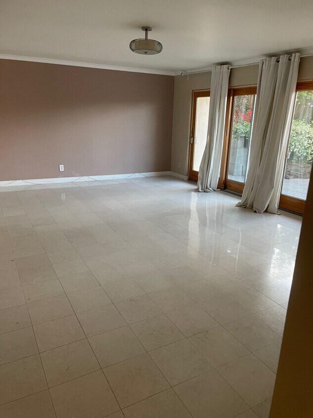Living room with marble floor - 1721 Chelsea Rd