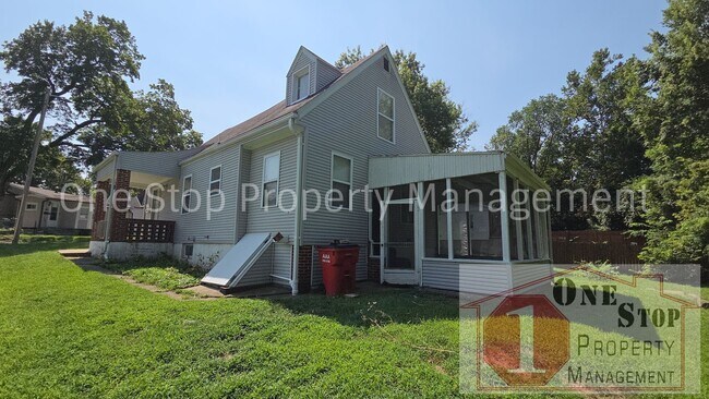 Building Photo - 606 S Fairview Ave