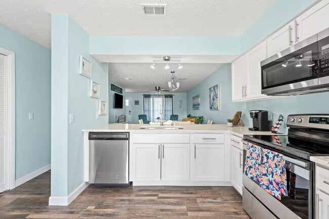 Foto del edificio - Fully Furnished Coastal Living in the Heart of Panama City Beach!