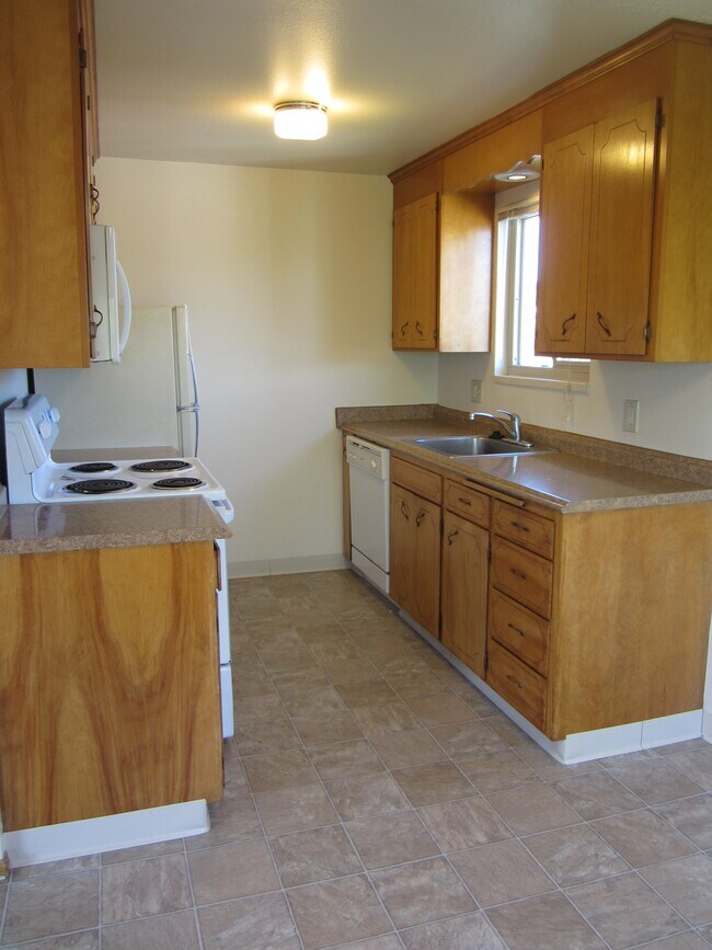 Kitchen - 617 N 49th St