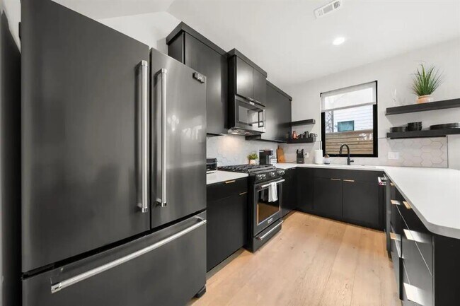 Foto del edificio - 2311 E 8th St