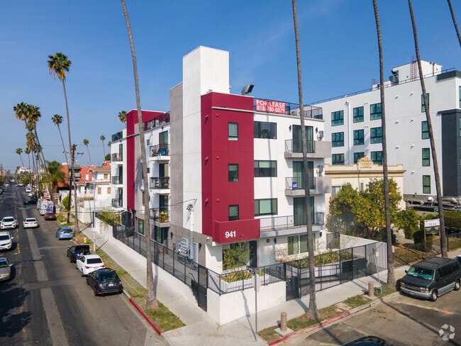 Building Photo - 941 Fedora St