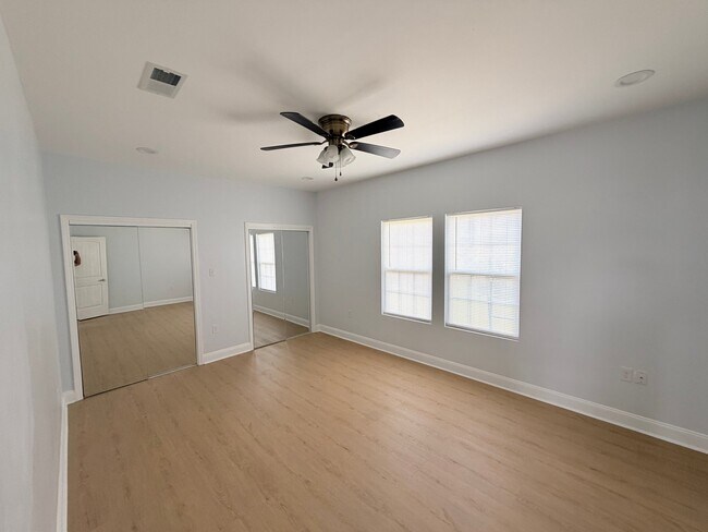 Foto del edificio - 6205 Wadsworth Dr